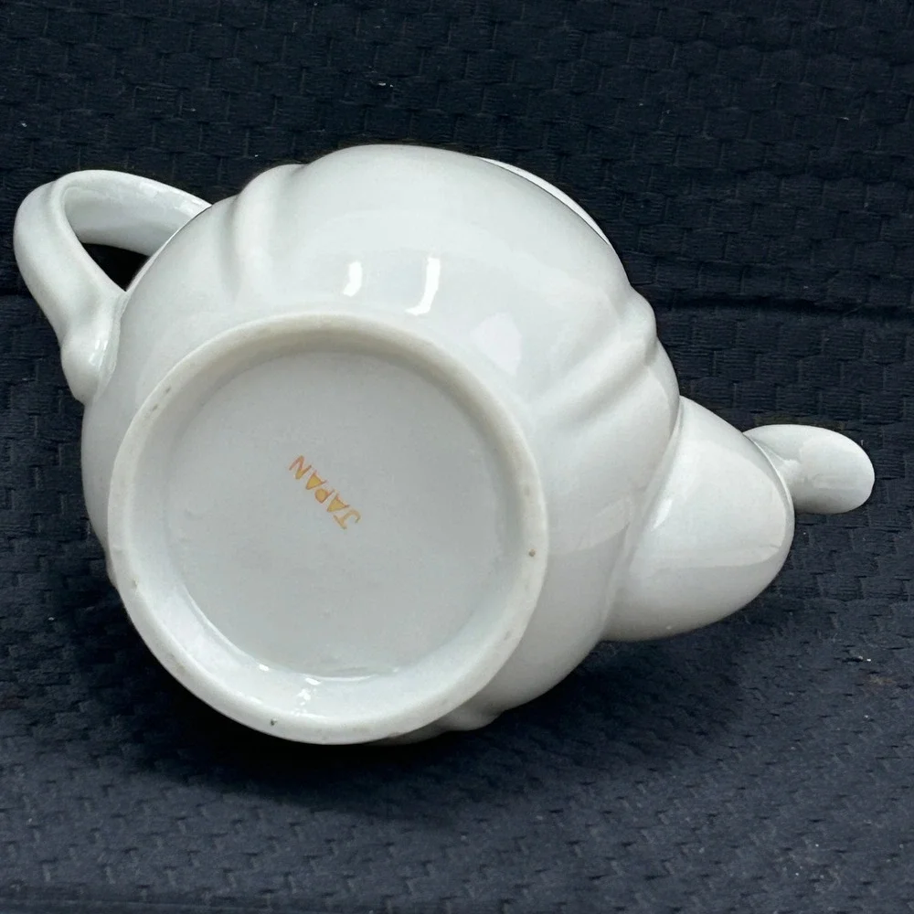 Vintage Japan White Porcelain Floral Teapot Gold Trim‎ Ribbed Tea Pot with Lid